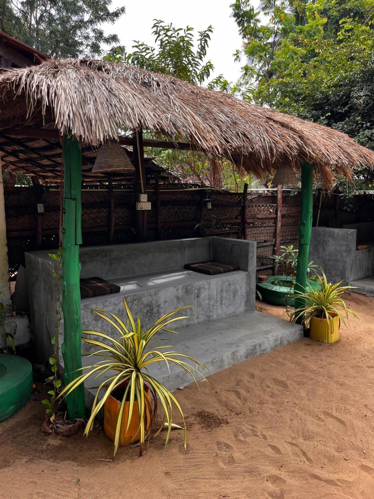 Surfing Lion Hostel Arugam Bay Exterior photo