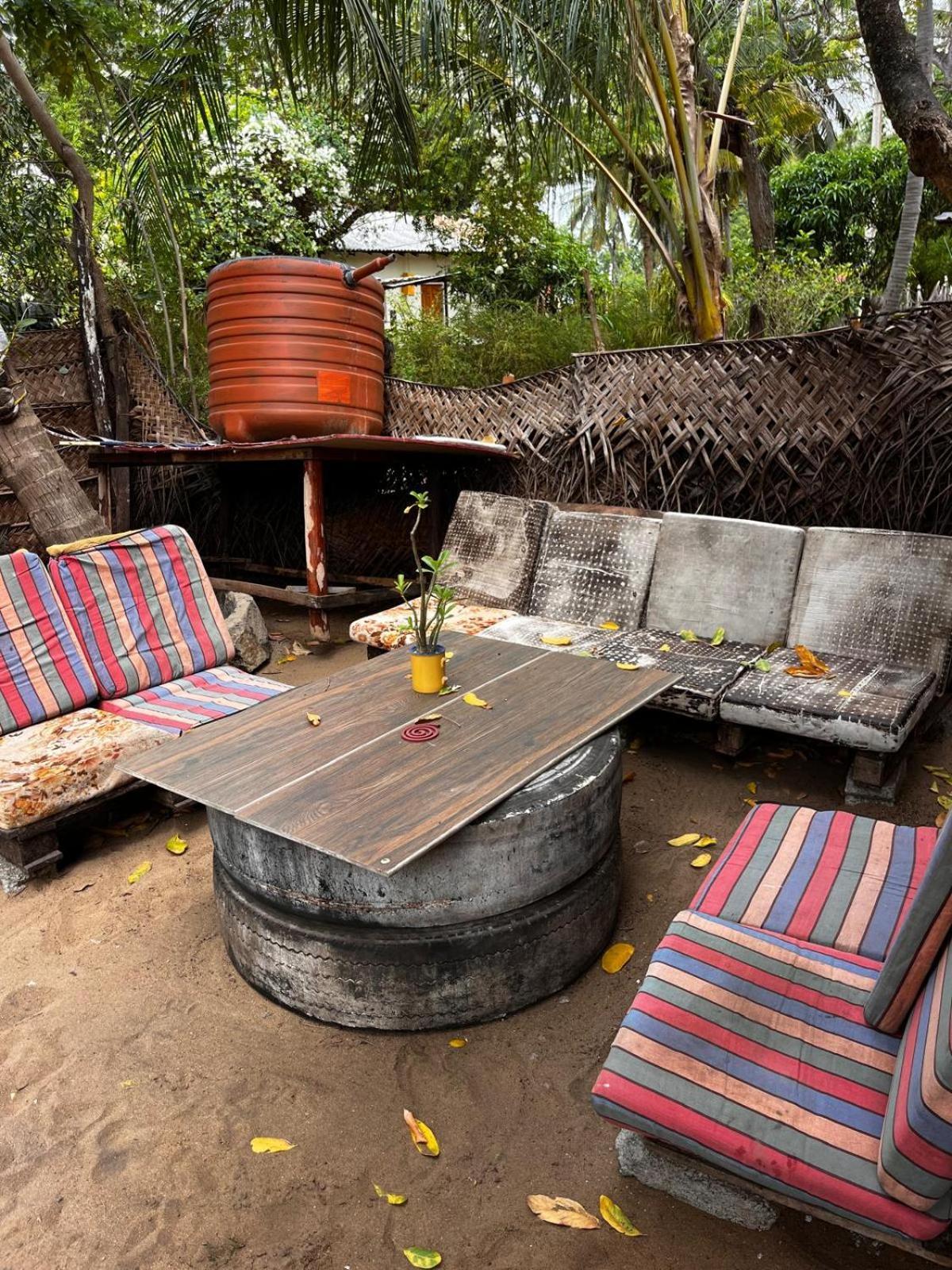 Surfing Lion Hostel Arugam Bay Exterior photo