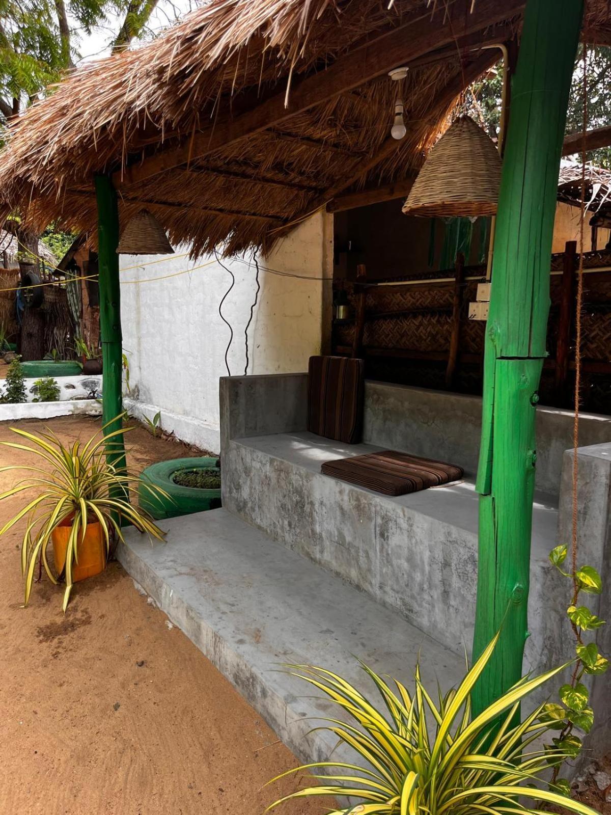 Surfing Lion Hostel Arugam Bay Exterior photo