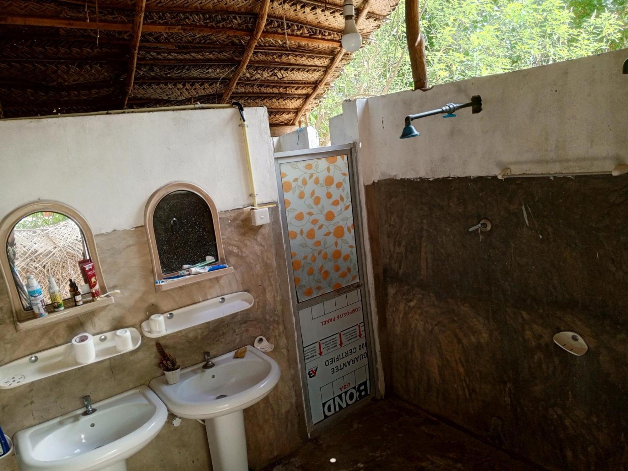 Surfing Lion Hostel Arugam Bay Exterior photo
