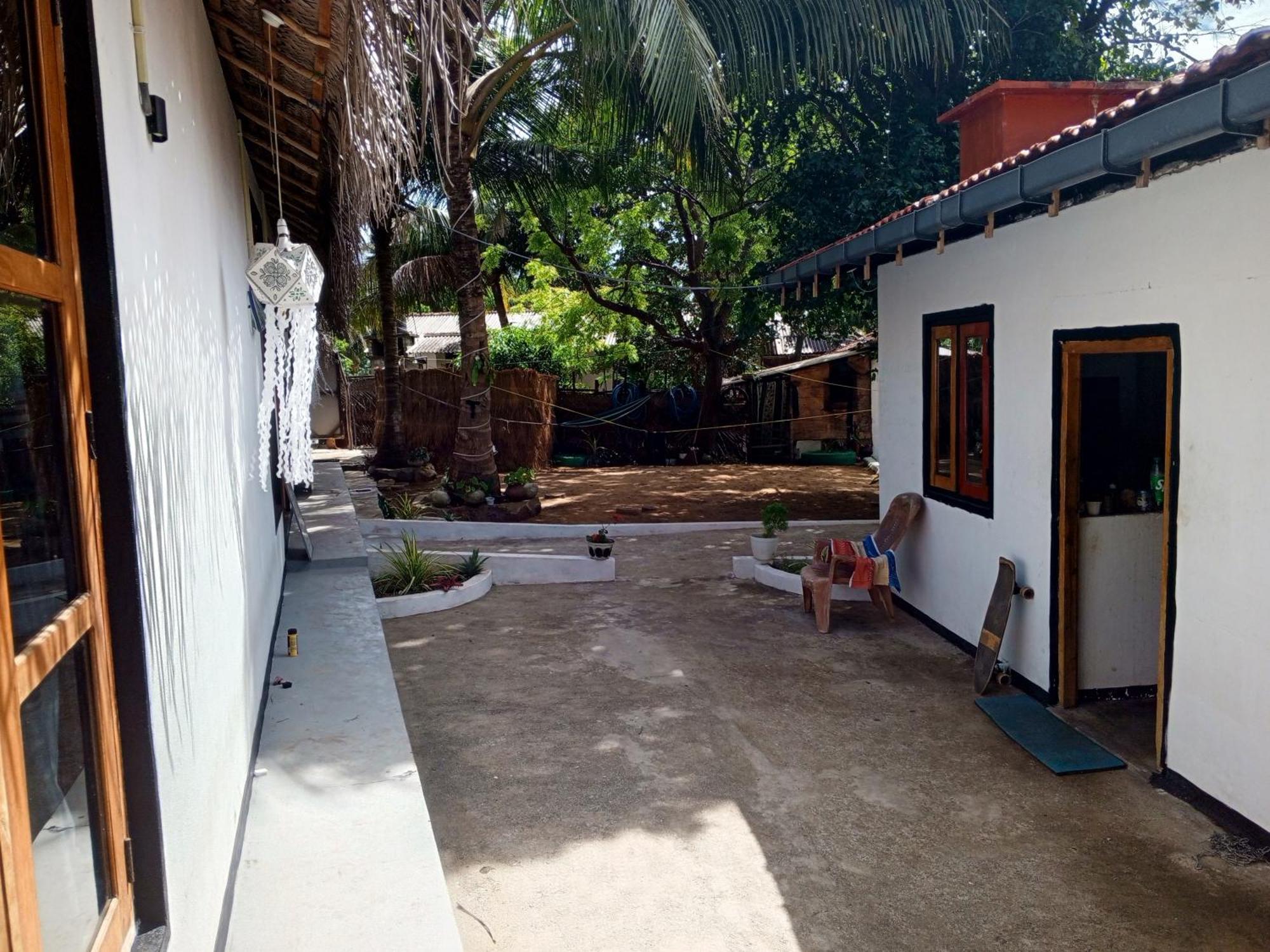 Surfing Lion Hostel Arugam Bay Exterior photo